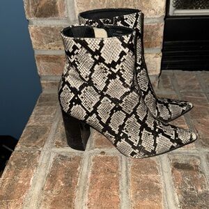 Jeffrey Campbell Raven Grey Black Python boots Size 8.5M